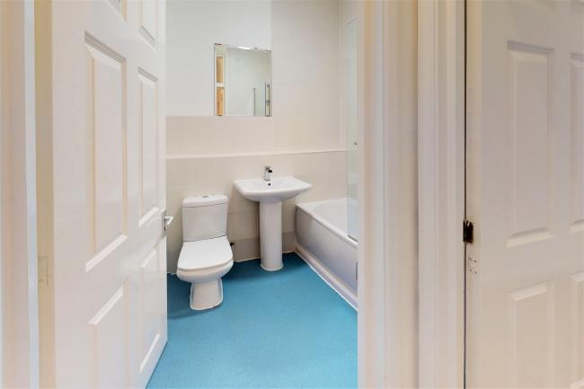 Flat 8, Regan Lodge, 84 Pennington Drive, Winchmore Hill, London N21 1TP 3