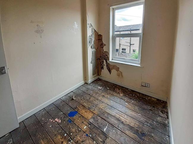 47 Oxford Street, Leigh, Wigan, Lancashire WN7 1NG
 2