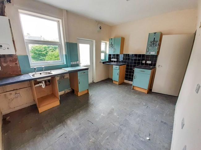 47 Oxford Street, Leigh, Wigan, Lancashire WN7 1NG
 2