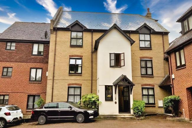 16 The Chimes, Bishops Walk, Rochester, Kent, ME1 1AF 
 7