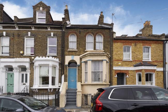 19 Chivalry Road, Battersea, London, SW11 1HT
 3