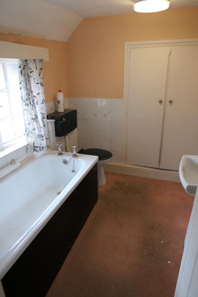 4 The Green, Marlow Road, Bisham, near Marlow, Buckinghamshire, SL7 1RY
 7