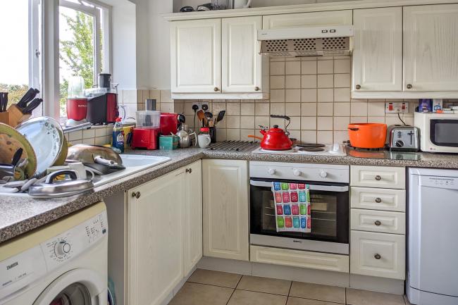 13 Cleves Court, Firs Avenue, Windsor, Berkshire SL4 4EF
 9