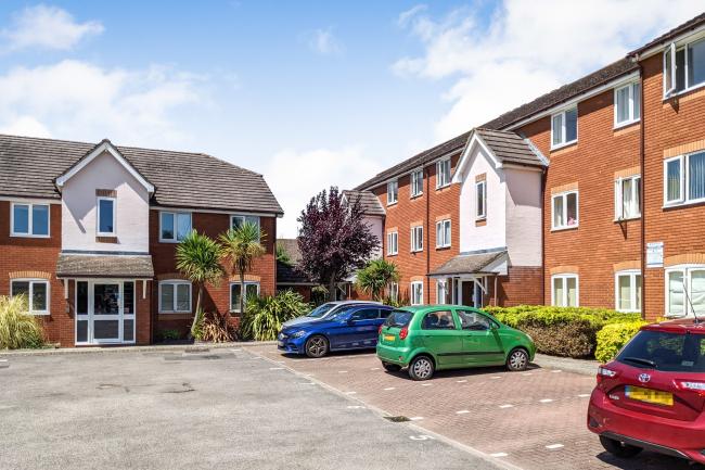 13 Cleves Court, Firs Avenue, Windsor, Berkshire SL4 4EF
 9