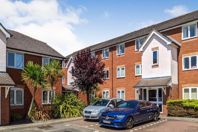 13 Cleves Court, Firs Avenue, Windsor, Berkshire SL4 4EF
 9