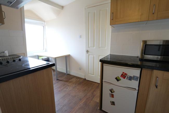 221 Whittington Road, London, N22 8YW 3