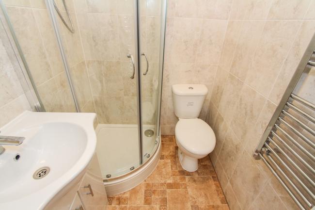 221 Whittington Road, London, N22 8YW 3