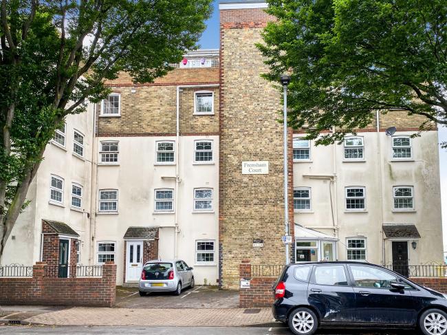 Flat 9 Frensham Court, Frensham Road, Southsea, PO4 8AQ 4
