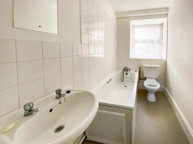 Flat 9 Frensham Court, Frensham Road, Southsea, PO4 8AQ 4