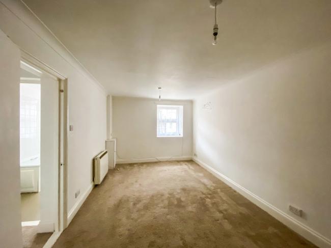 Flat 9 Frensham Court, Frensham Road, Southsea, PO4 8AQ 4