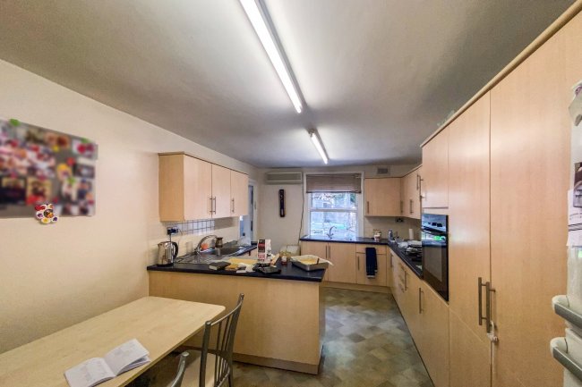 137 Kyverdale Road, Stamford Hill, London N16 6PS 2