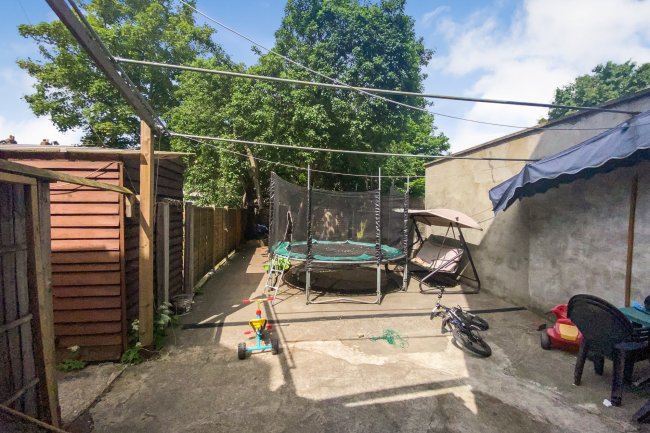 137 Kyverdale Road, Stamford Hill, London N16 6PS 2