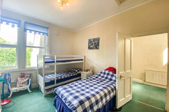 137 Kyverdale Road, Stamford Hill, London N16 6PS 2
