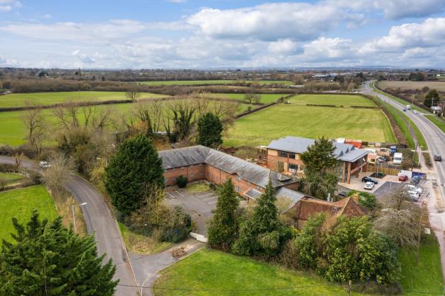 Coombe Lodge Care Home, Nash Lee End, Wendover, Buckinghamshire, HP22 6BH 8