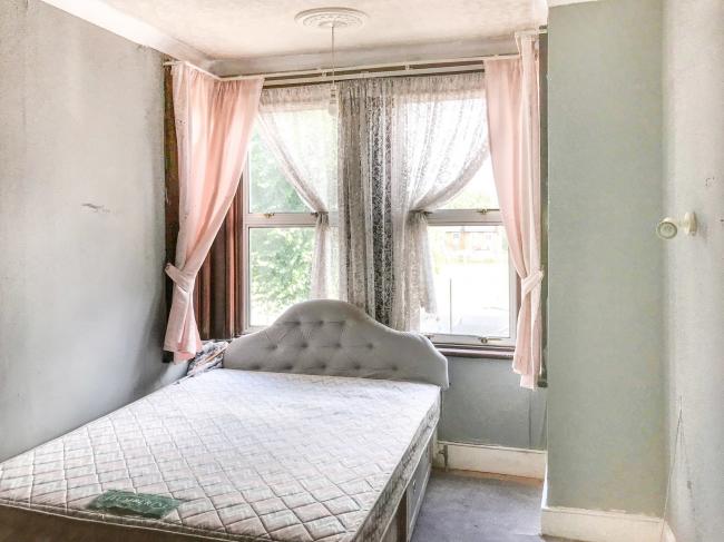 144 Selwyn Avenue, Highams Park, London E4 9LS
 5