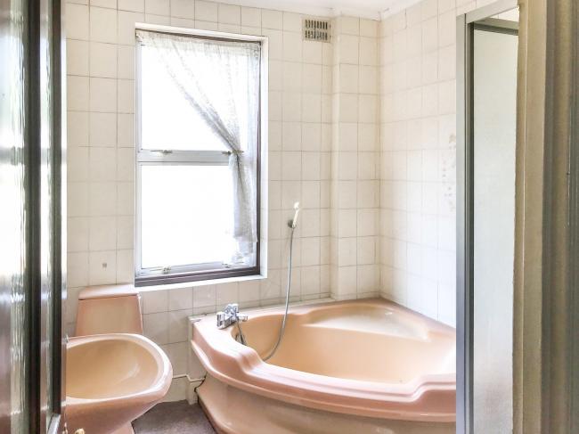 144 Selwyn Avenue, Highams Park, London E4 9LS
 5