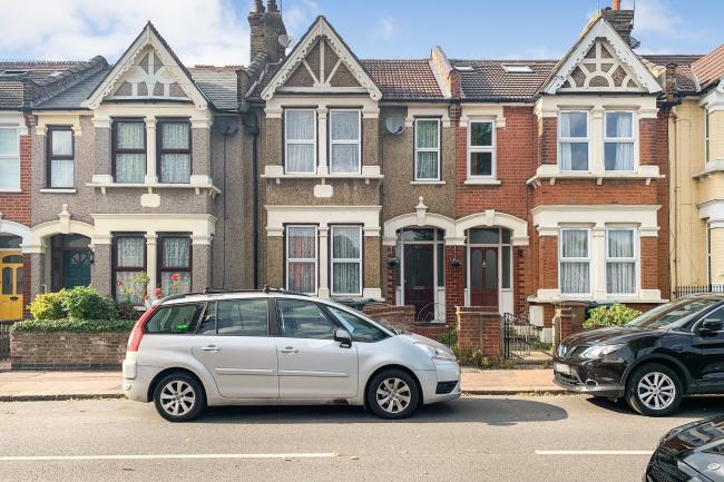 144 Selwyn Avenue, Highams Park, London E4 9LS
 5