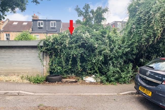 144 Selwyn Avenue, Highams Park, London E4 9LS
 5