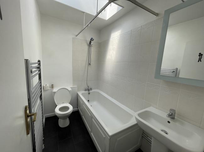 Flat 3, 5 Rumbridge Street, Totton, Southampton, Hampshire SO40 9DQ 4