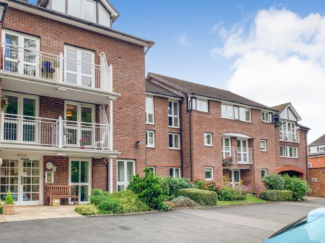 32 Lavington Court, 41 Underhill Street, Bridgnorth, Shropshire WV16 4BY 8