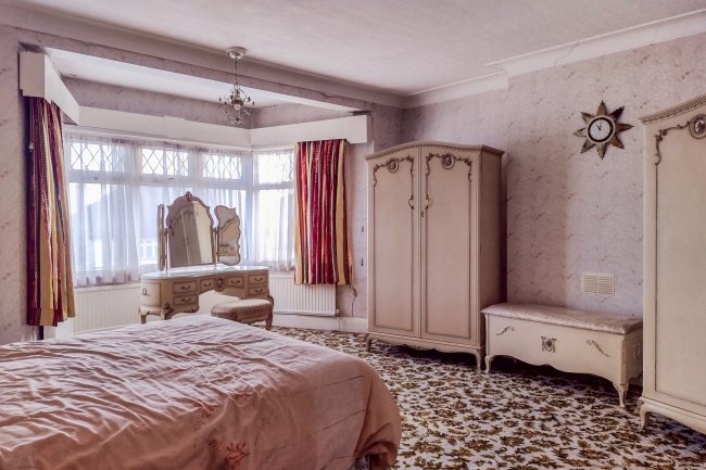 6 Forestdale, Southgate, London N14 7DP 10