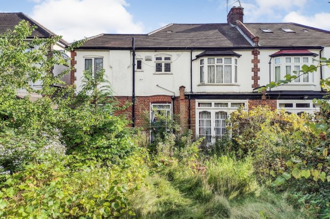 6 Forestdale, Southgate, London N14 7DP 10