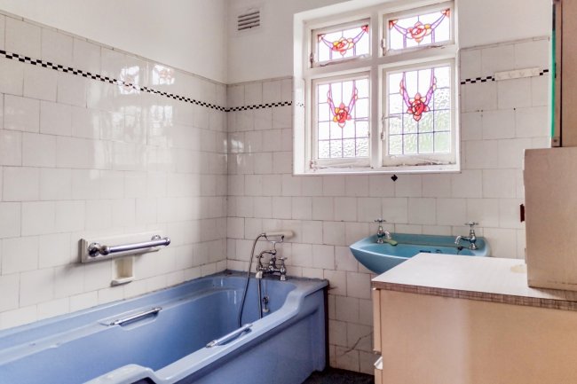 6 Forestdale, Southgate, London N14 7DP 10