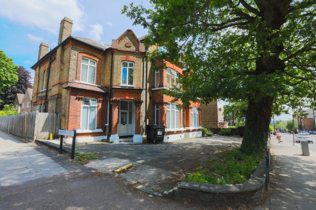 83-85 Windmill Hill Enfield, Middlesex, EN2 7AF 1