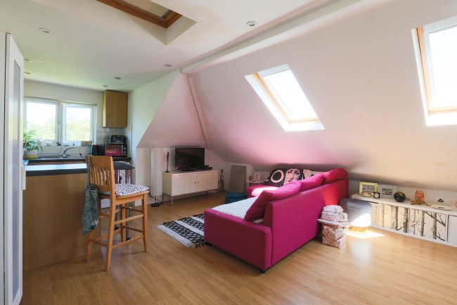 83-85 Windmill Hill Enfield, Middlesex, EN2 7AF 1
