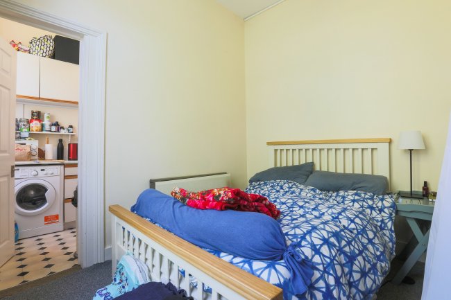 83-85 Windmill Hill Enfield, Middlesex, EN2 7AF 1