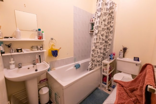 83-85 Windmill Hill Enfield, Middlesex, EN2 7AF 1