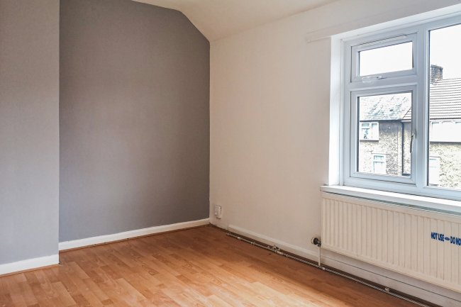 87 Fitzstephen Road, Dagenham, Essex RM8 2YJ 9