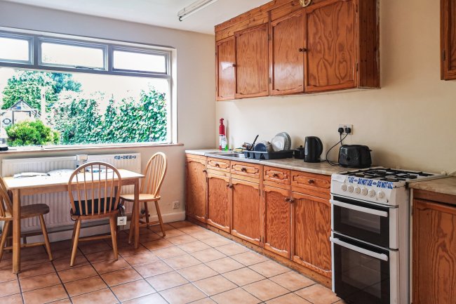 87 Fitzstephen Road, Dagenham, Essex RM8 2YJ 9