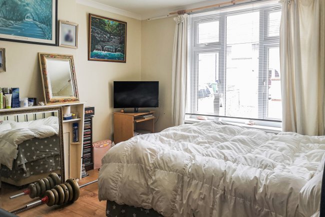 87 Fitzstephen Road, Dagenham, Essex RM8 2YJ 9