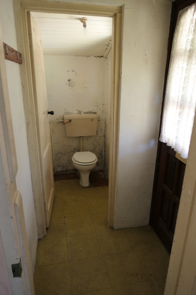 The Bungalow, 3 Sutton Lane, (entrance opposite Grasholm Way) Langley, Slough, Berkshire SL3 8AR 10