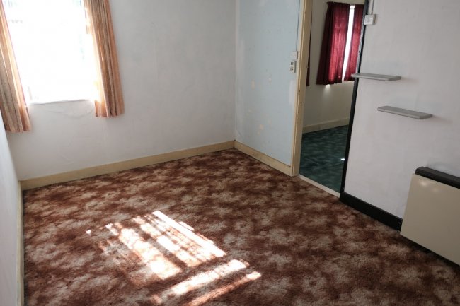 The Bungalow, 3 Sutton Lane, (entrance opposite Grasholm Way) Langley, Slough, Berkshire SL3 8AR 10