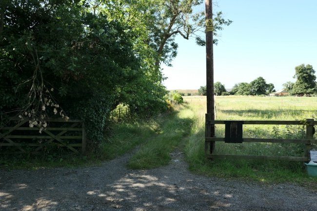 The Bungalow, 3 Sutton Lane, (entrance opposite Grasholm Way) Langley, Slough, Berkshire SL3 8AR 10
