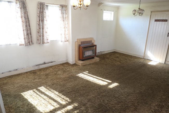 The Bungalow, 3 Sutton Lane, (entrance opposite Grasholm Way) Langley, Slough, Berkshire SL3 8AR 10