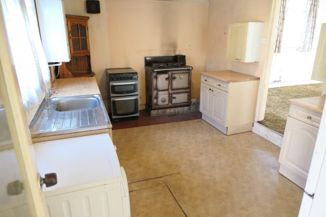 The Bungalow, 3 Sutton Lane, (entrance opposite Grasholm Way) Langley, Slough, Berkshire SL3 8AR 10