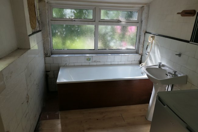 The Bungalow, 3 Sutton Lane, (entrance opposite Grasholm Way) Langley, Slough, Berkshire SL3 8AR 10