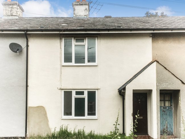 21 Pinehurst Cottages, Farnborough, Hampshire, GU14 7LJ
 6