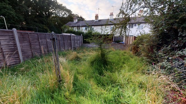 21 Pinehurst Cottages, Farnborough, Hampshire, GU14 7LJ
 6