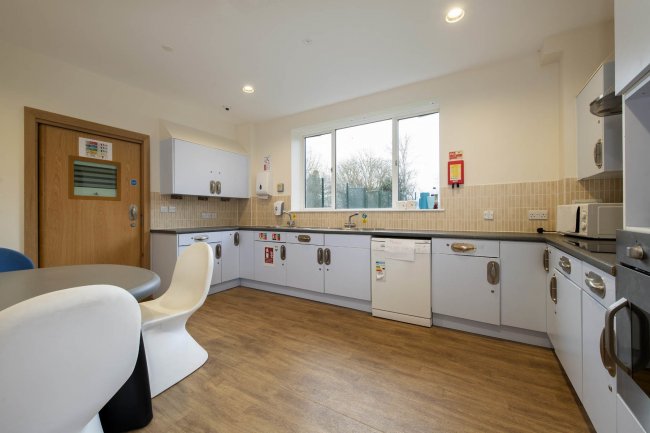 Shottsford House, Heddington Drive, Blandford Forum, Dorset DT11 7HX 6