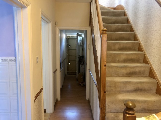 18 Kingsley Road, Barkingside, Essex, IG6 2LL 7