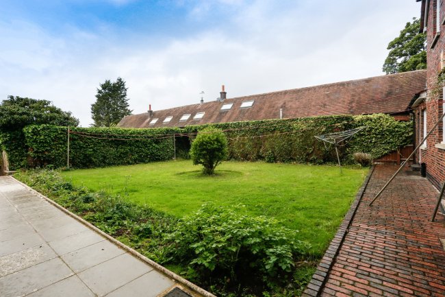 Stretton House, Stretton Court, off Watling Street, Hinckley, Leicestershire, LE10 3HZ 6