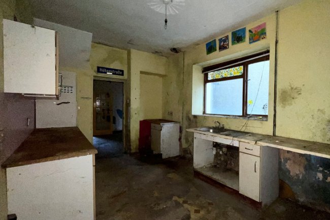 12 Lower Trostre Road, Llanelli SA15 2DY 5