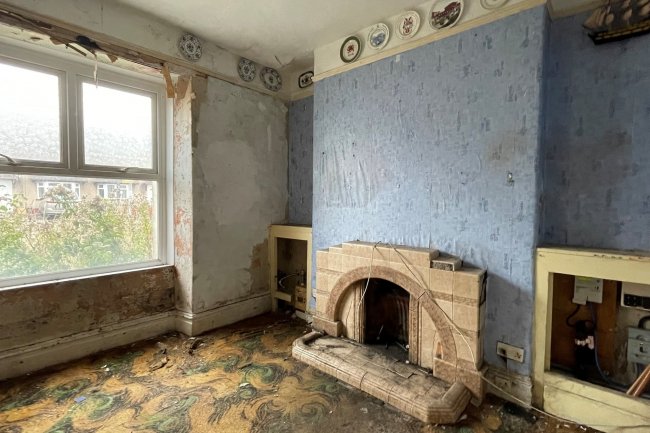 12 Lower Trostre Road, Llanelli SA15 2DY 5