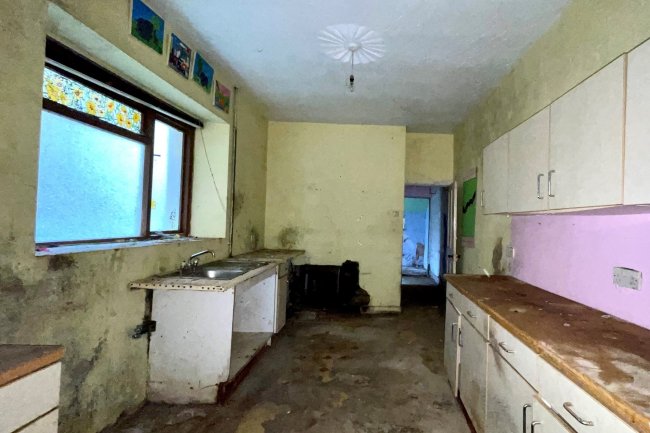 12 Lower Trostre Road, Llanelli SA15 2DY 5