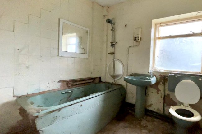 12 Lower Trostre Road, Llanelli SA15 2DY 5