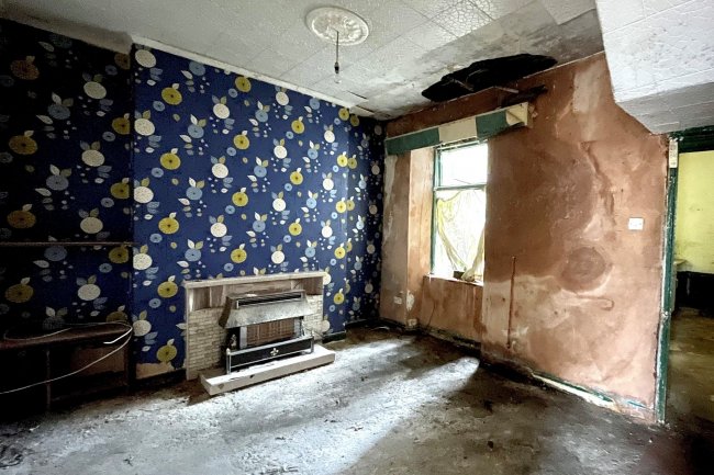 12 Lower Trostre Road, Llanelli SA15 2DY 5